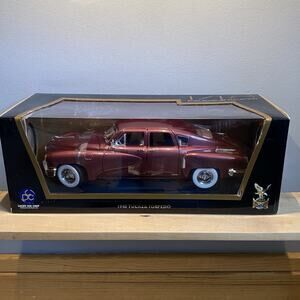 1948 Tucker Torpedo Burgundy Cast Model Car 1:18 Road Signature